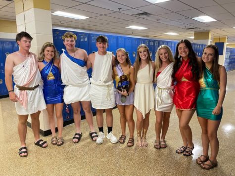Seniors are all smiles in their togas